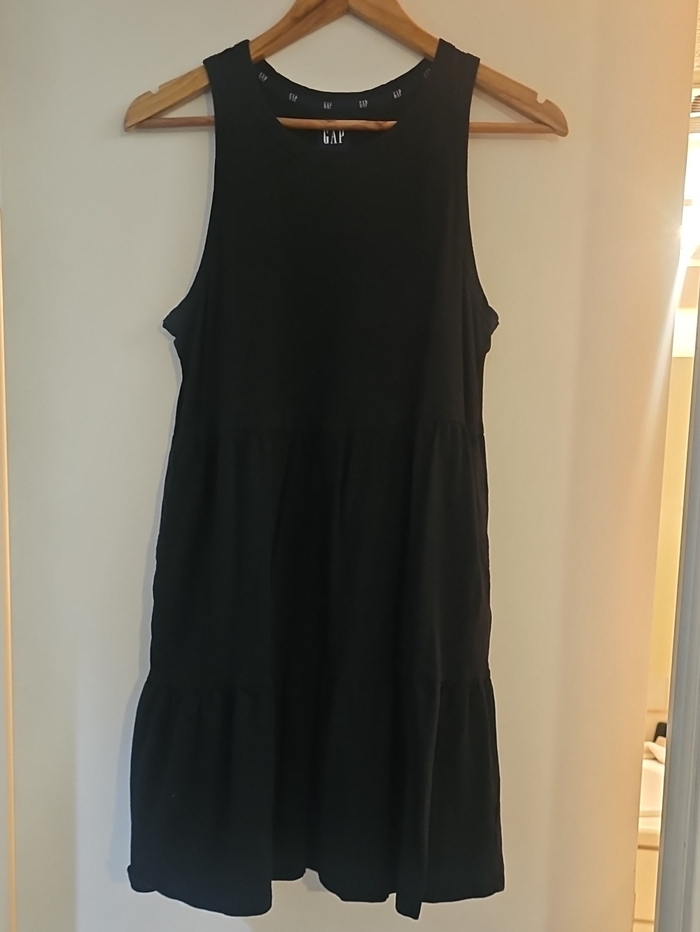 GAP Black Sleeveless Tiered Mini Dress With Pockets